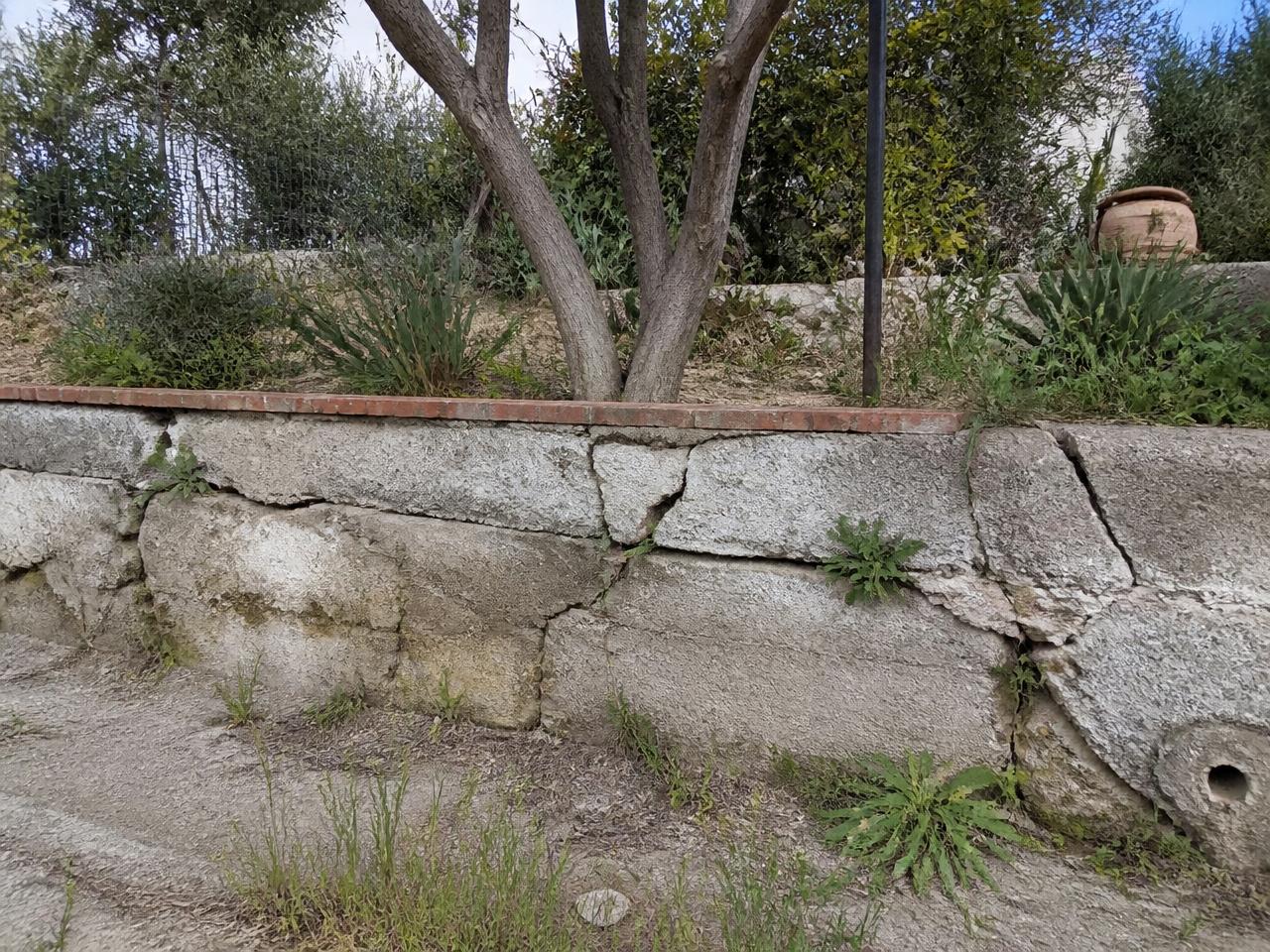 Mur en pierre & aménagement avant travaux — Mougins